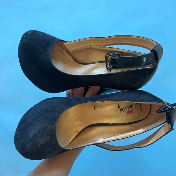 DONATED TO GOODWILL Black Suede Pumps - Picture 3 of 3